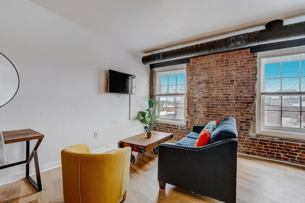 شقة Frontdesk I Carriage Wheel Lofts Apts فيلادلفيا الغرفة الصورة